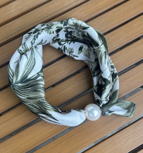 Pearl fasten neck tie botanic
