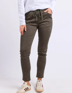 Sylvia jogger black khaki