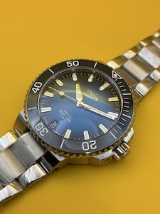 RRP: $6200 Oris 41.5mm Aquis cal. 400 as new w/ box