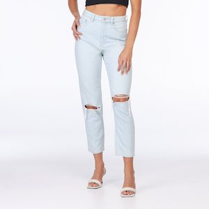 Lee High Moms Universe Wash