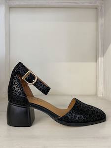 Footwear: Bresley Plisse