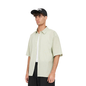 Menswear: Crosby Ss Shirt Matcha/ Chalk