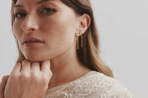 Jewellery: Castel & Co Ribbon Earrings Gold