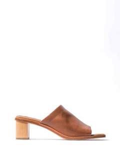 Heels: Zoe Kratzmann Establish Toffee