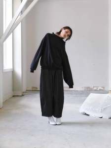 Bottoms: Otsu Kaguya Cropped Linen - W Black