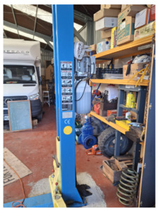 Workshop Equipment: car hoist