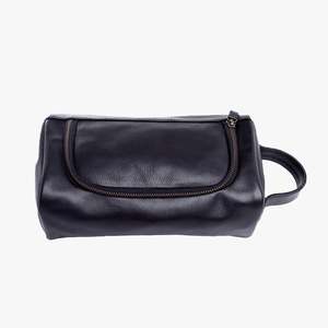 Miss And Mum Gifts: Ralph Wash Bag in Black or Tan by Duffle&Co