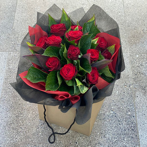 Products: Dozen red roses