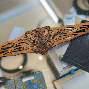 Bracelets: Leather Cuff - Wheku Puhoro