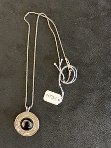 Jewellry: Onxy Pendant
