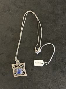 Jewellry: Square Pendant Necklace