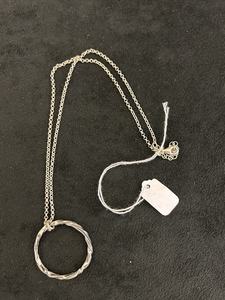 Jewellry: Single Circle Necklace
