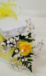 Products: Single Yellow Roses in Gift Box - Jan Maree Flowers