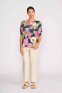 Tops: SWING OUT TOP Hydrangea