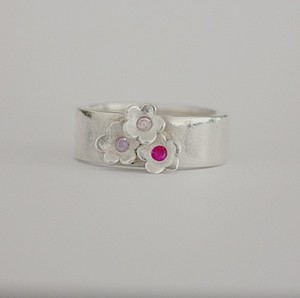 Products: Pure Silver Wide Ring With three flowers