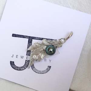 Tahitian Pearl Necklace & Brooch #118