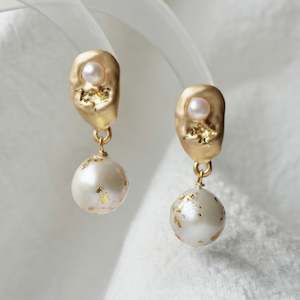 Earrings: Pearl Earring #200