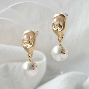 Earrings: Pearl Earring #119