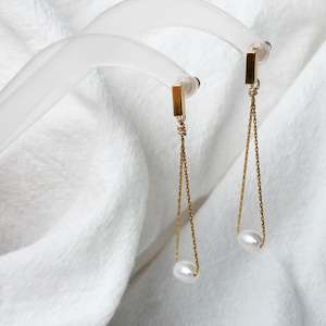 Earrings: Pearl Earring #115
