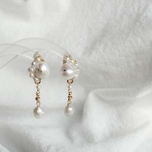 Earrings: Pearl Earring #114