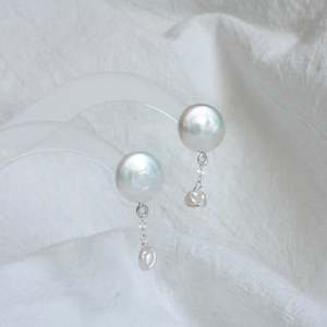Earrings: Pearl Earring #109