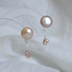 Earrings: Pearl Earring #107
