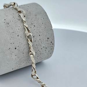 Bracelets Bangles: Graceful