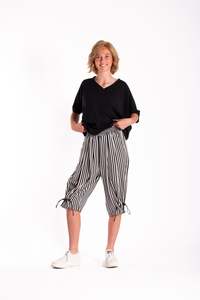 Pants Deeanne Hobbs: Rio Shorts Thin Monostriped (Short Version)