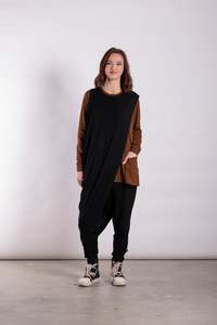 New Arrivals: Sway Line Top Black - Onesize