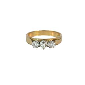 Jewellery Engagement Rings: Diamond 3 Stone Ring in 18ct Gold