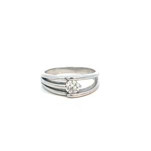 Diamond Solitaire Ring set in 18ct White Gold