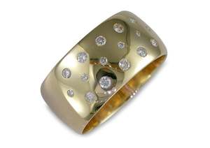 Custom Classic Designs: 9ct Gold and Diamond Ring