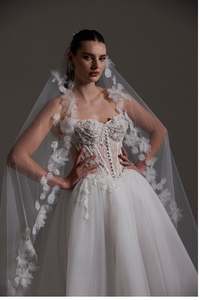 Wedding Accessories: AMY veil