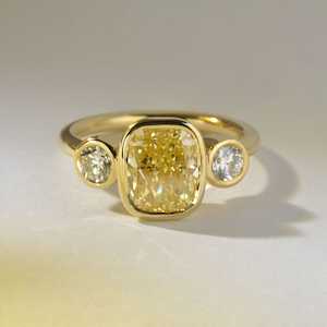Bespoke Gallery: Yellow and White Diamond Trilogy