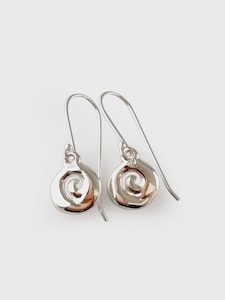 Products: ER ss659 “Baby Shell Link” earrings in Sterling Silver – on Creoe HOOPS
