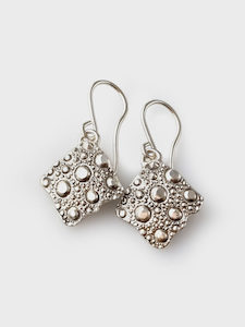 Products: ER ss670 Sterling silver TUI silhouette earrings HOOKS