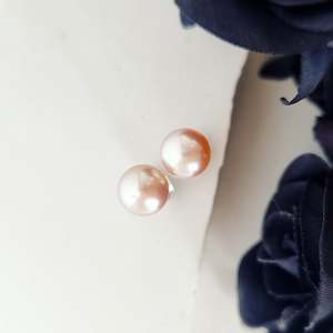 Earrings: Pink Pearl Stud