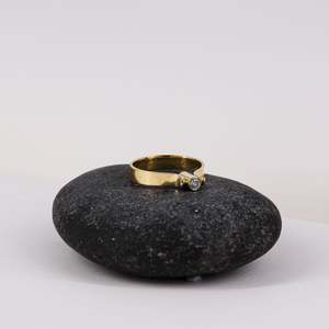 Local Jewellery: 18ct Yellow Gold Bezel-set Diamond Ring