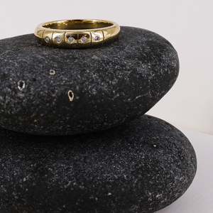 Local Jewellery: 18ct Gold Timeless Signature Ring