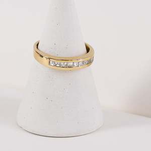 Local Jewellery: 18ct Yellow Gold Princess-Cut Diamond Band