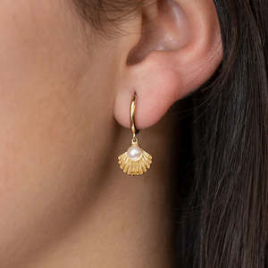 Nick Von K: Venus Pearl Earrings in 9 carat Yellow Gold