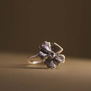 Rings: Hibiscus Bloom Ring