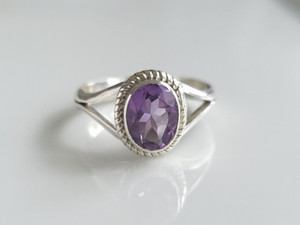 Oval-Cut Lab-Grown Amethyst Ring Crafted from Sterling Silver 1221260329
