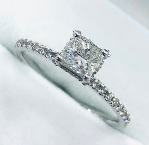 Princess Solitaire 0.85 Carat TW SI1 Clarity Diamond Engagement Ring in 18K Gold