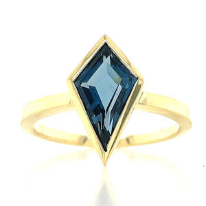 Gemstone Jewellery: 9k Yellow Gold 1.95ct Kite London Blue Topaz Ring