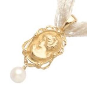 Jewellery Pearls: 9K Yellow Gold French Cameo & Pearl Enhancer Pendant