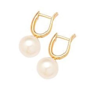 Jewellery Pearls: 9K Yellow Gold FW Round Pearl Huggie Earrings