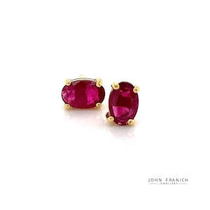 Jewellery Ruby: 18k Yellow Gold Oval Ruby Stud Earrings