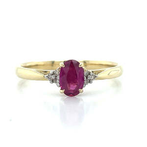 9k Yellow Gold 0.49ct Oval Ruby & 6=0.04ct Diamod Ring