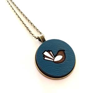 Necklaces Brooches: Fantail Piwakawaka Rimu Necklace